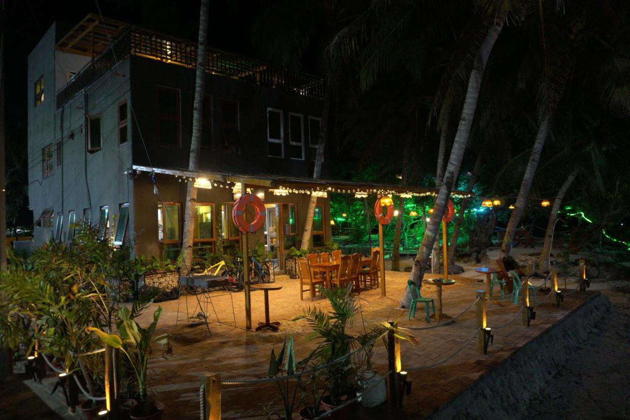 L Cafe Restobar & Lyn'S Guest House Сан-Хуан Екстер'єр фото