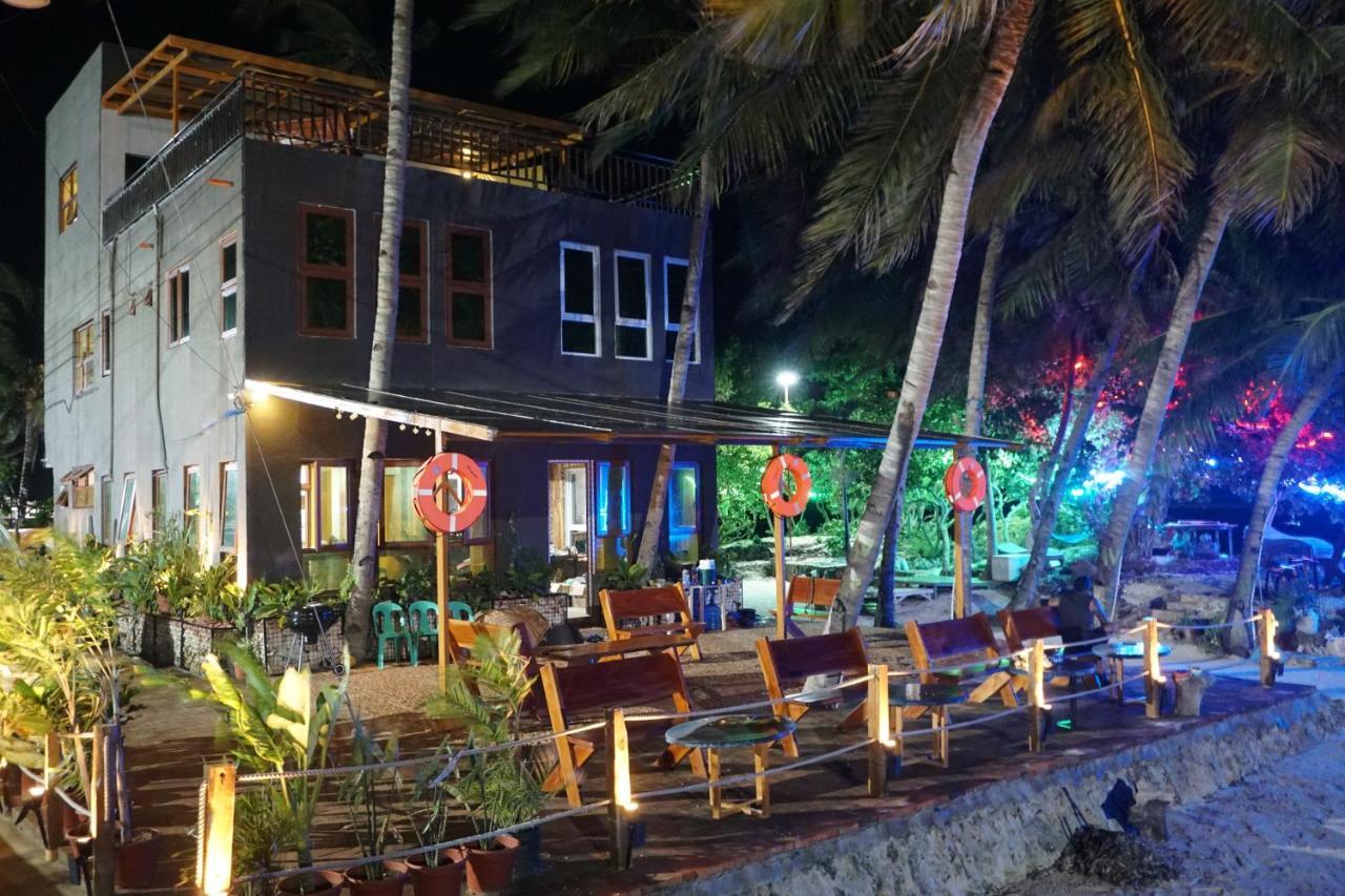 L Cafe Restobar & Lyn'S Guest House Сан-Хуан Екстер'єр фото