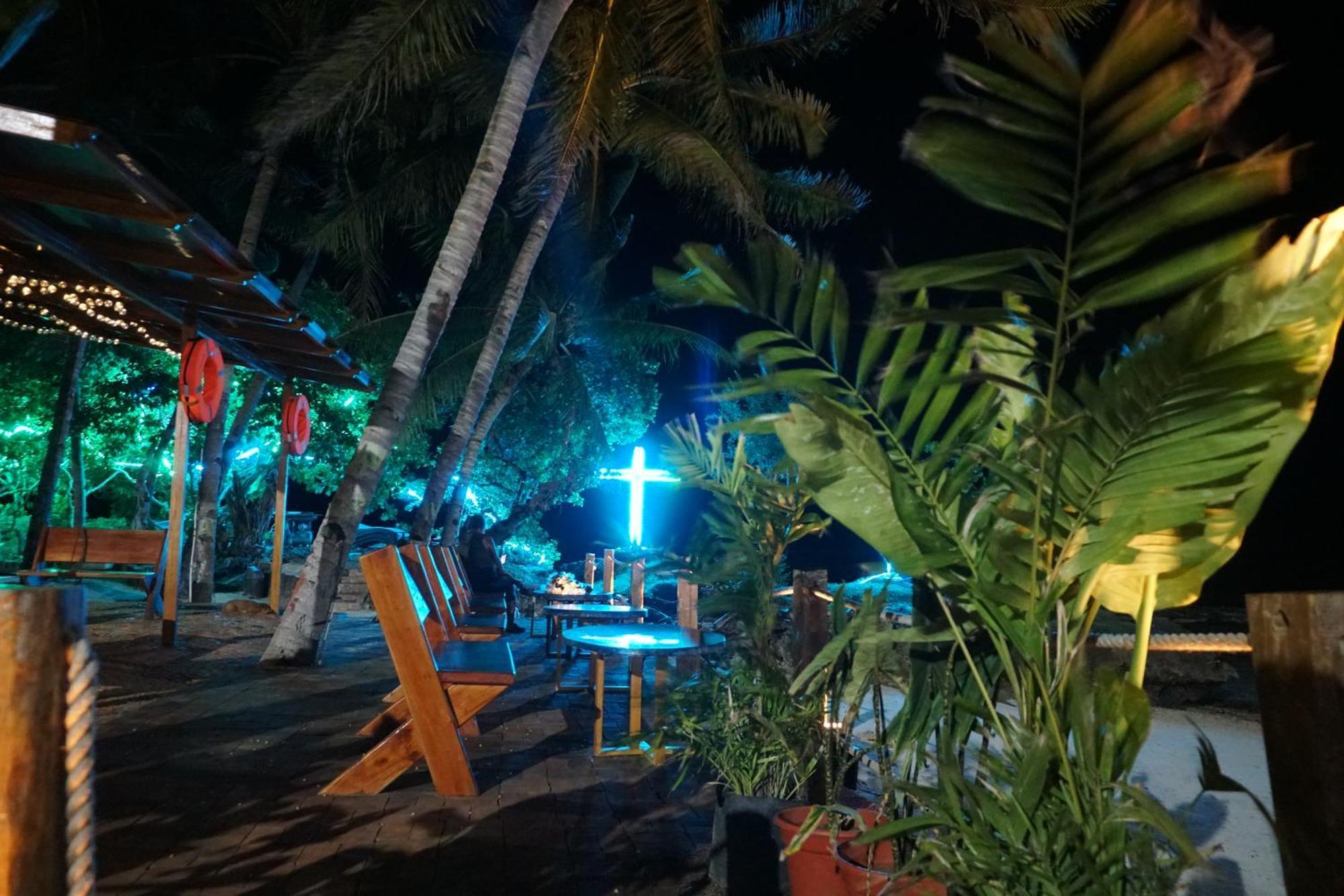 L Cafe Restobar & Lyn'S Guest House Сан-Хуан Екстер'єр фото